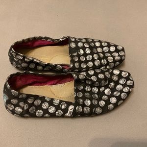 Tom’s - Women’s sz 8.5 slip-ons